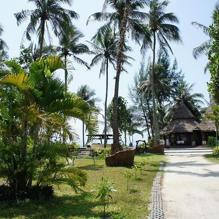 B52座海滩度假村 帕干岛 外观 照片